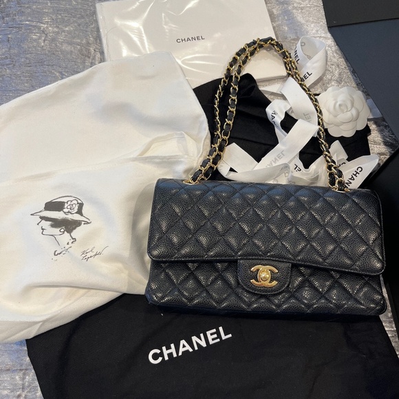 CHANEL Handbags - Chanel Classic Medium Flap Back Handbag in Black
